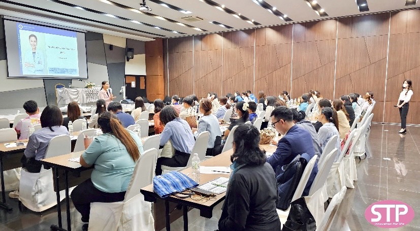 สัมนา หลักการรักษาด้วยเครื่องกระตุ้นระบบประสาทส่วนปลายด้วยสนามแม่เหล็กไฟฟ้า ภาพร่วมสัมนาที่ 9