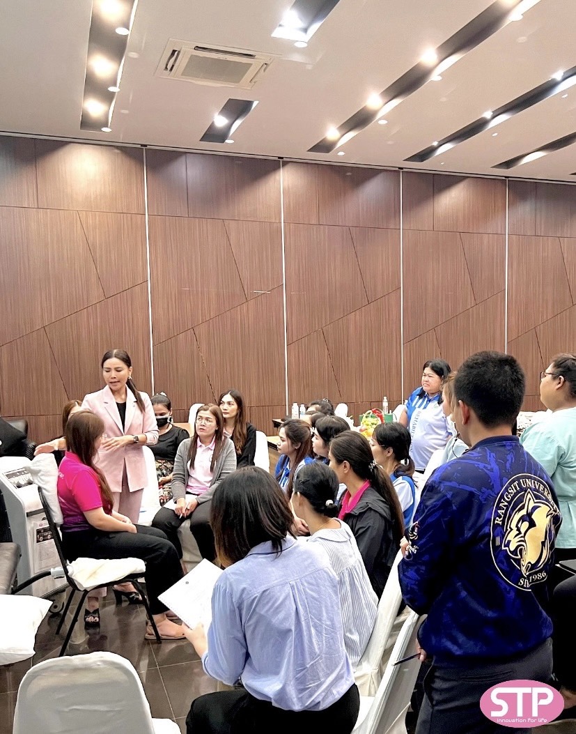 สัมนา หลักการรักษาด้วยเครื่องกระตุ้นระบบประสาทส่วนปลายด้วยสนามแม่เหล็กไฟฟ้า ภาพร่วมสัมนาที่ 10
